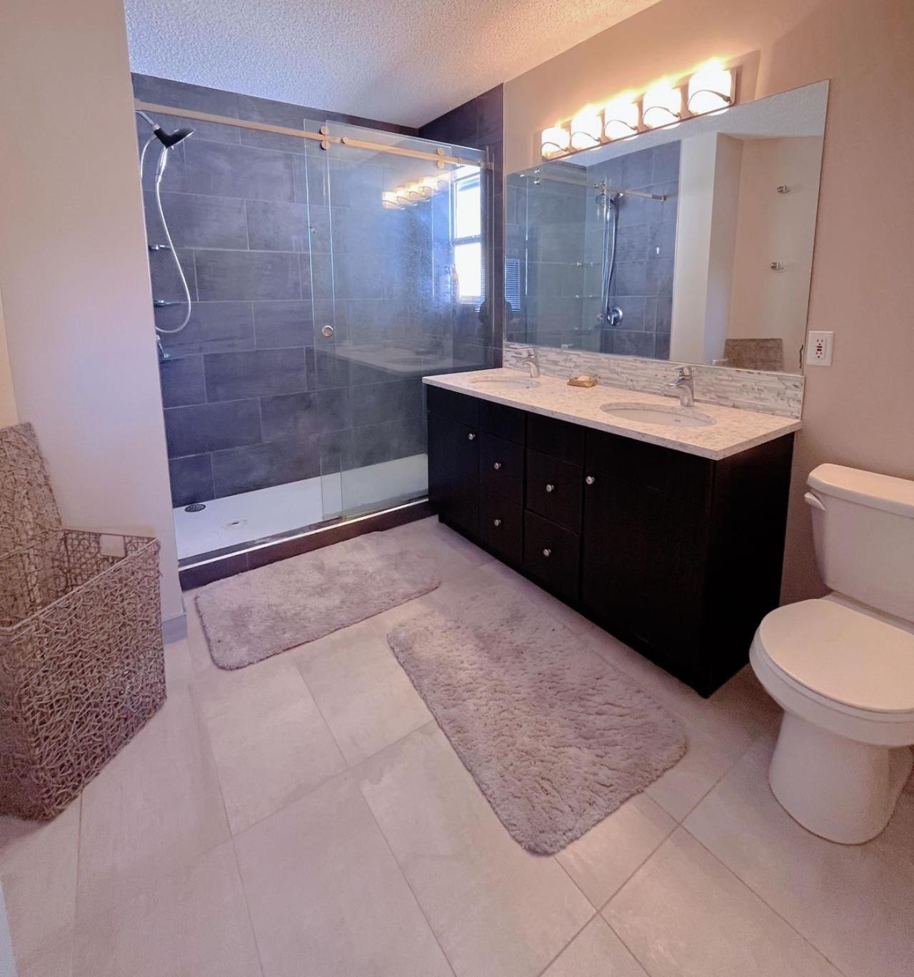 Best Garden House&3 Mins Bus Station Close C-Train&Free Parking YYC Værelse billede