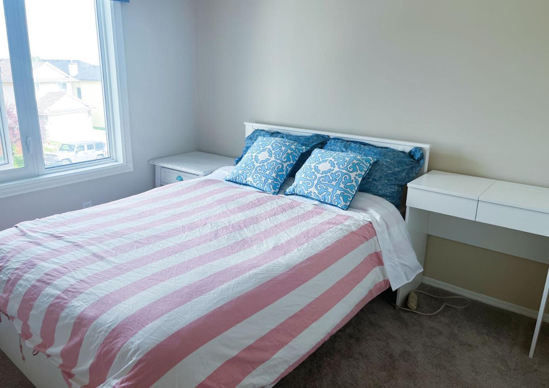 Best Garden House&3 Mins Bus Station Close C-Train&Free Parking YYC Værelse billede